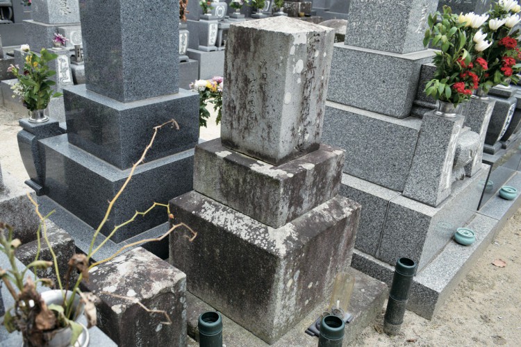 岩瀬弥助家の墓